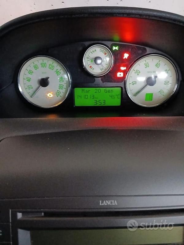 Usata Lancia Ypsilon 80 CV (58 kW) 2005 Grigio Utilitaria