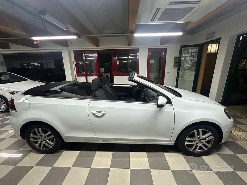 Usata VW Golf Cabriolet Comfortline 105 CV (77 kW) 2012 Bianco Cabrio