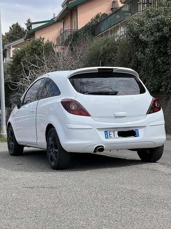 Usata Opel Corsa 86 CV (63 kW) 2014 Utilitaria