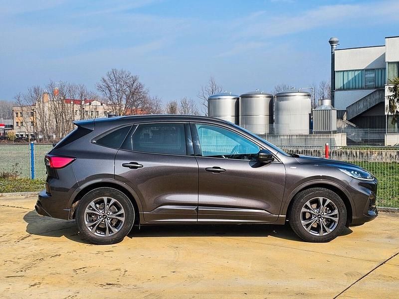 Usata Ford Kuga ST-Line 149 CV (109 kW) 2021 Grigio SUV
