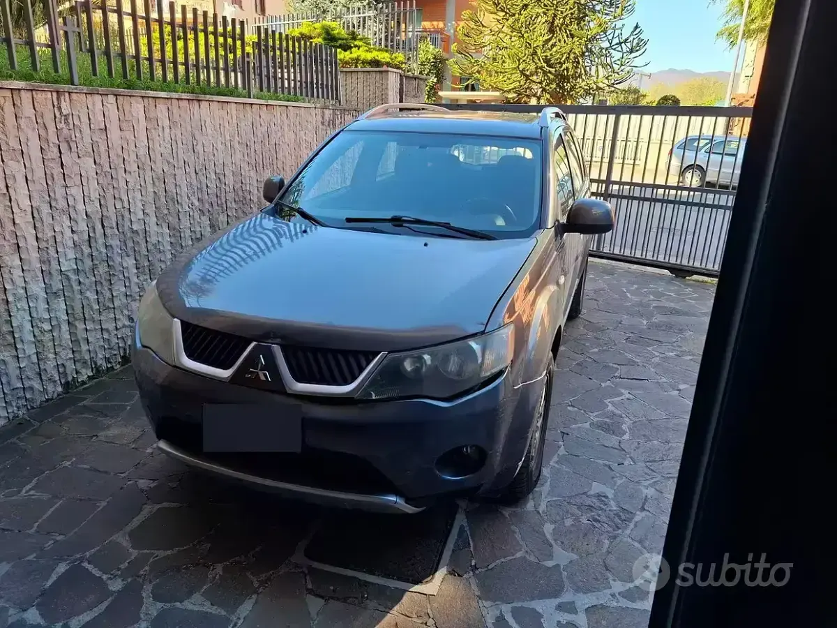 Usata Mitsubishi Outlander 177 CV (130 kW) 2007 Grigio SUV