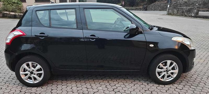 Second-hand Suzuki Swift GL 94 CP (69 kW) 2013 Negru Berlinǎ