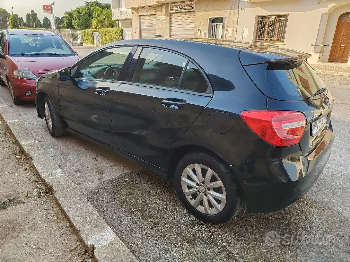 Usata Mercedes A180 140 CV (102 kW) 2013 Nero Utilitaria