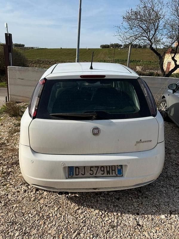 Usata Fiat Grande Punto 75 CV (55 kW) 2006 Bianco Utilitaria