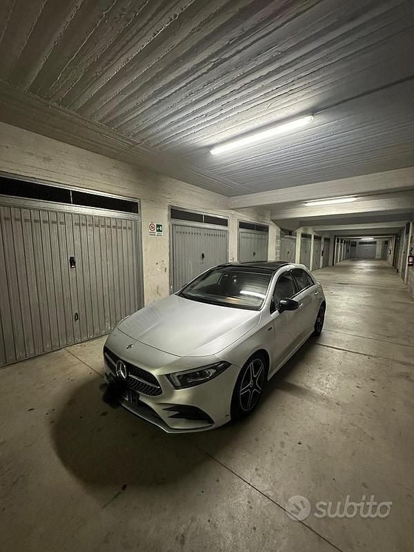 Usata Mercedes A180 Premium 116 CV (85 kW) 2019 Grigio Berlina