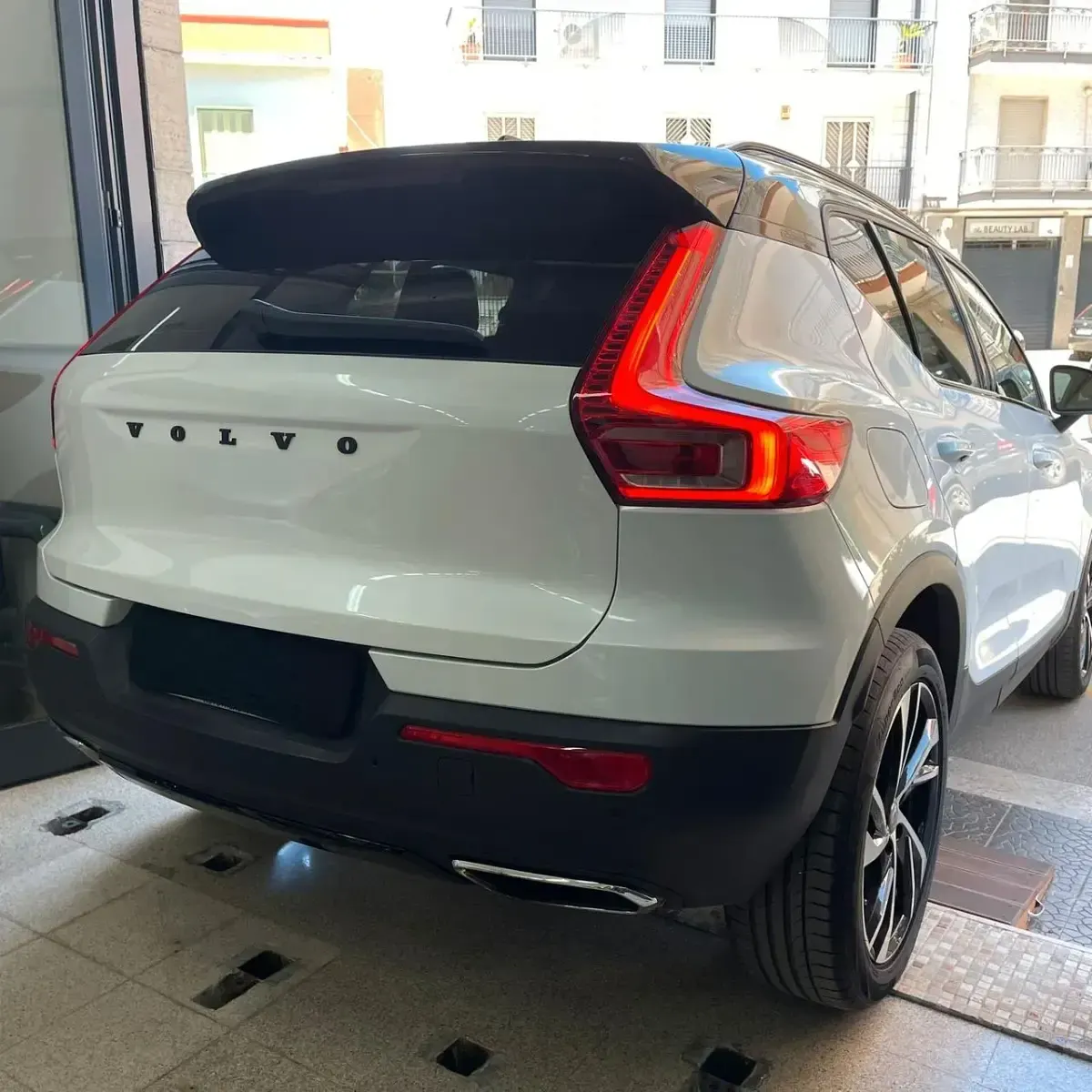 Occasion Volvo XC40 R-Design 149 ch (109 kW) 2019 Blanc SUV