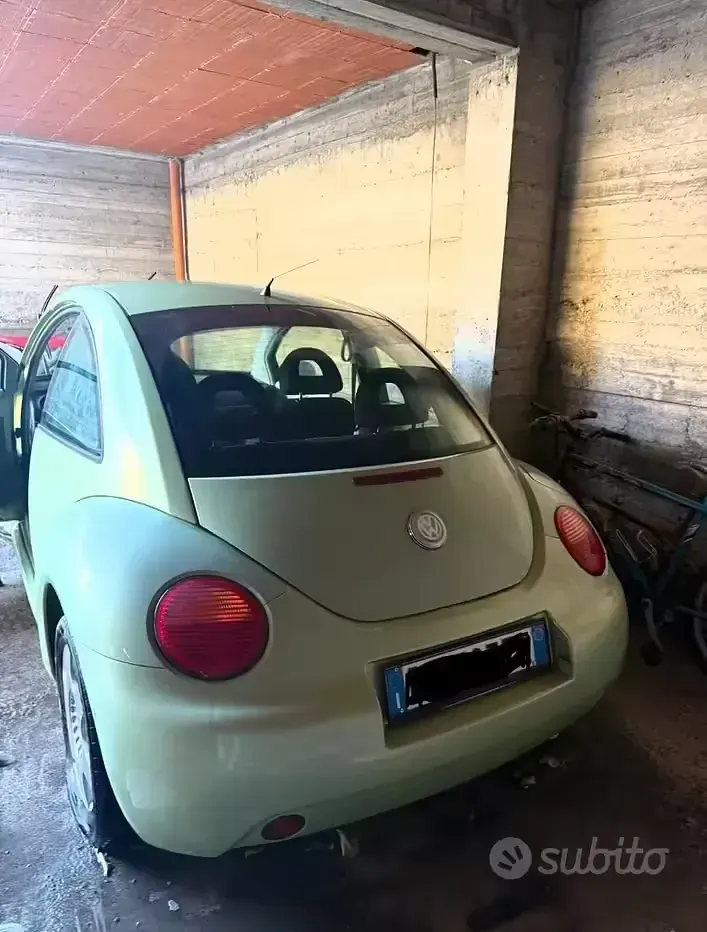 Usata VW New Beetle 102 CV (75 kW) 2001 Verde Utilitaria