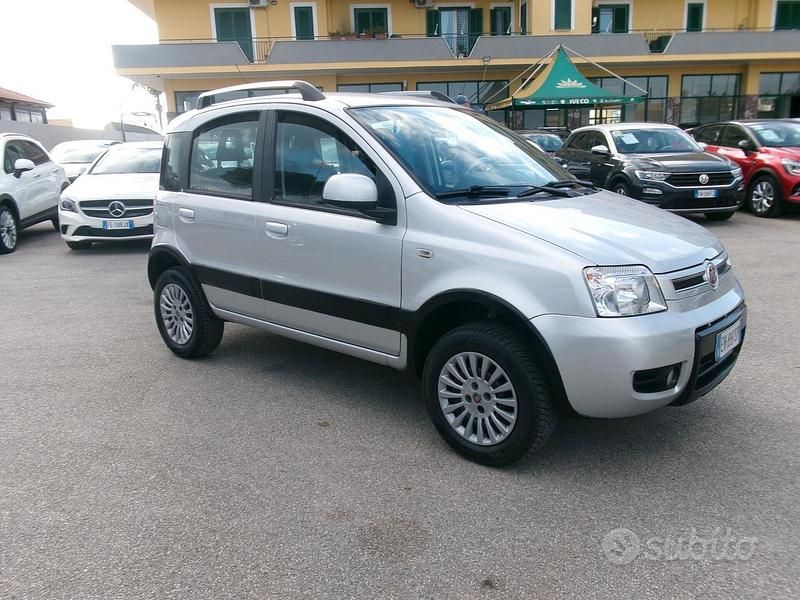 Usata Fiat Panda 4x4 Climbing 69 CV (50 kW) 2012 Grigio Utilitaria