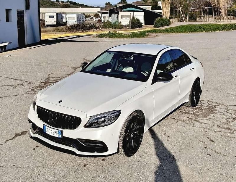 Usata Mercedes C220 AMG line 194 CV (142 kW) 2019 Bianco Berlina