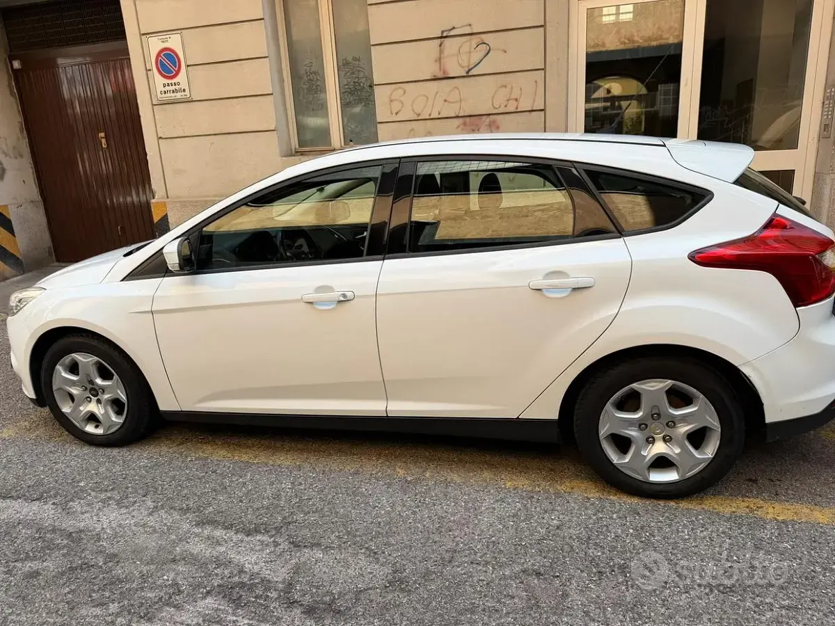 Usata Ford Focus 95 CV (69 kW) 2013 Bianco Berlina
