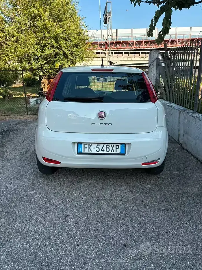 Usata Fiat Grande Punto 69 CV (50 kW) 2017 Bianco Utilitaria