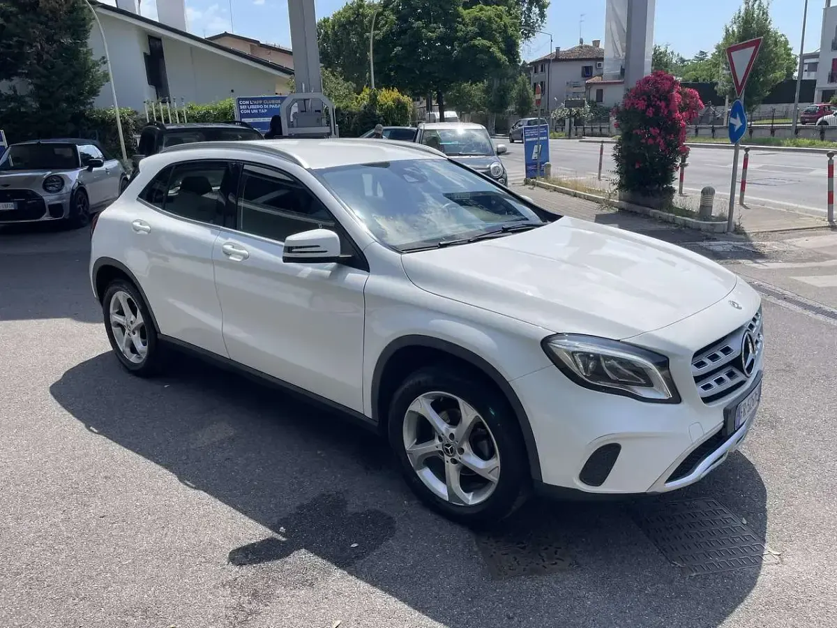 Usata Mercedes GLA180 109 CV (80 kW) 2018 Other SUV