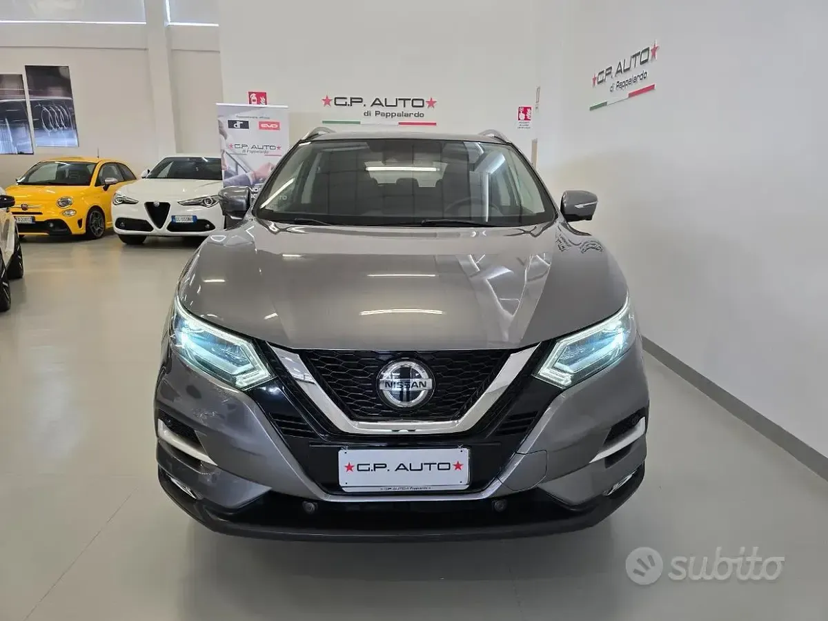 Usata Nissan Qashqai N-Connecta 110 CV (80 kW) 2018 Grigio SUV