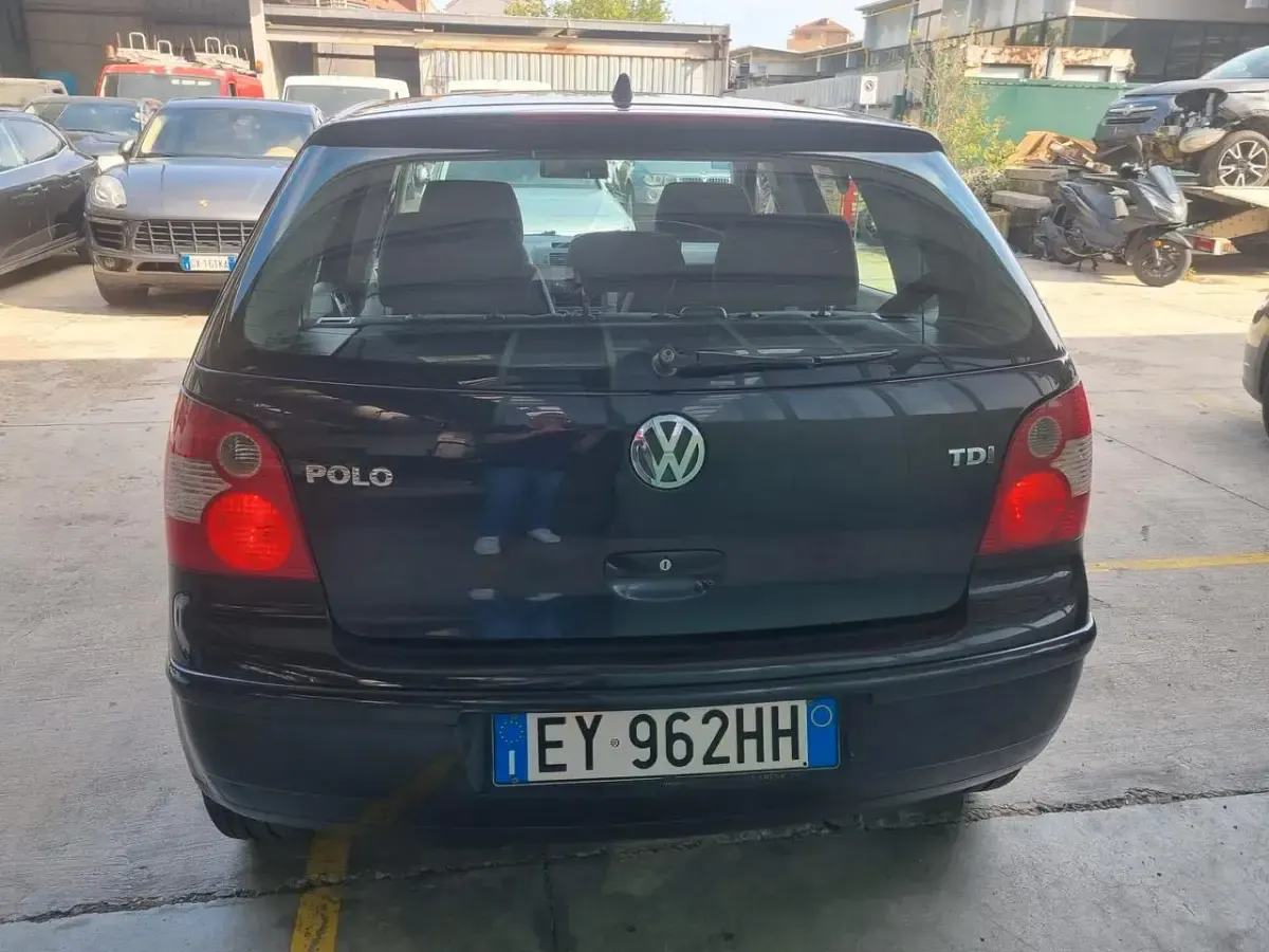 Usata VW Polo Trendline 75 CV (55 kW) 2004 Nero Utilitaria