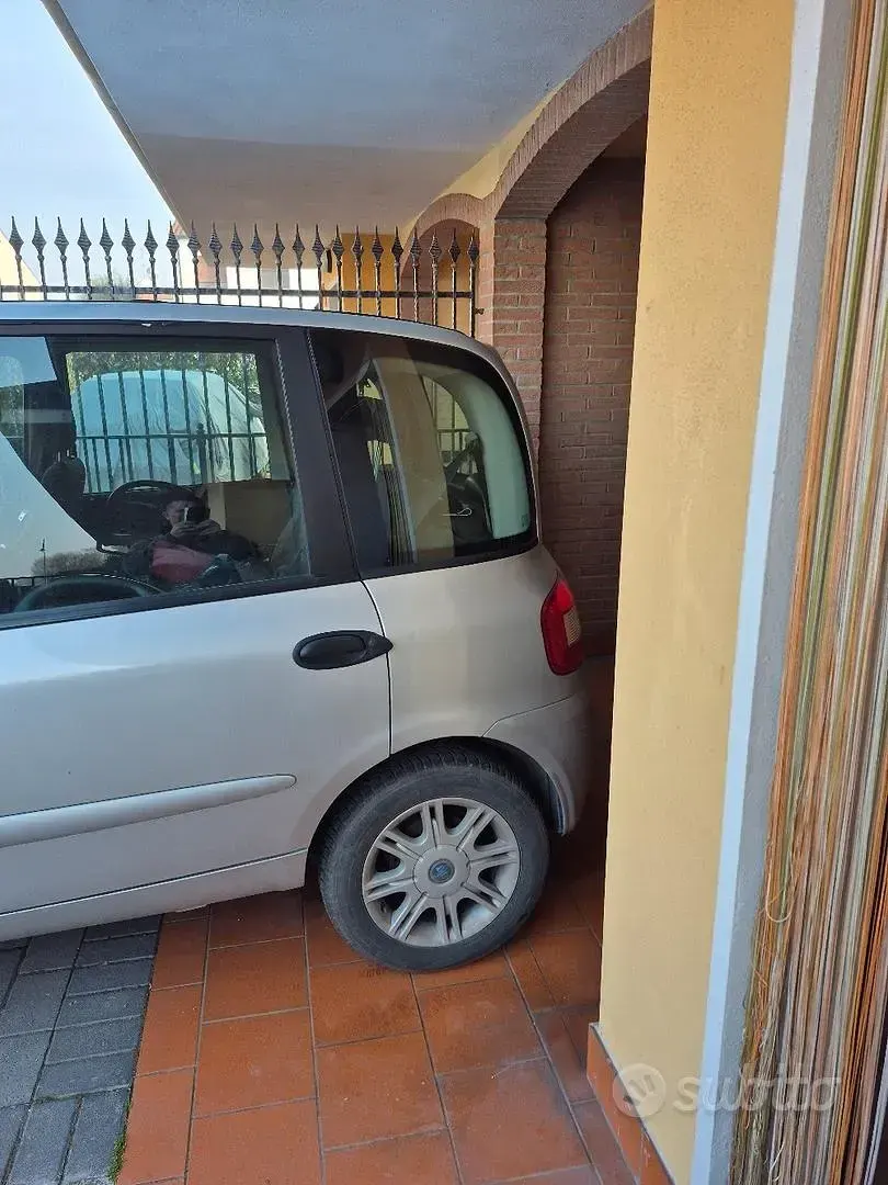 Usata Fiat Multipla 103 CV (75 kW) 2006 Grigio Monovolume