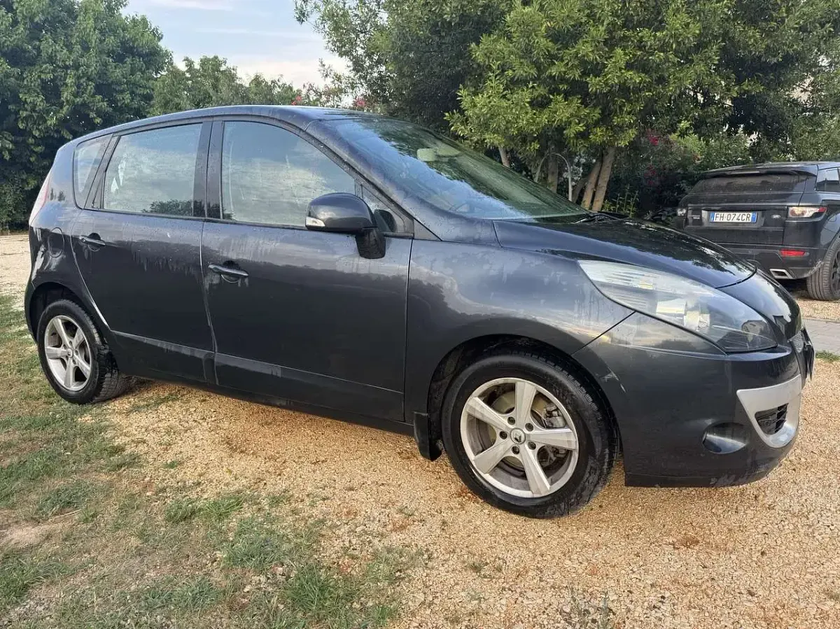 Usata Renault Scénic Dynamique 110 CV (80 kW) 2011 Other Monovolume