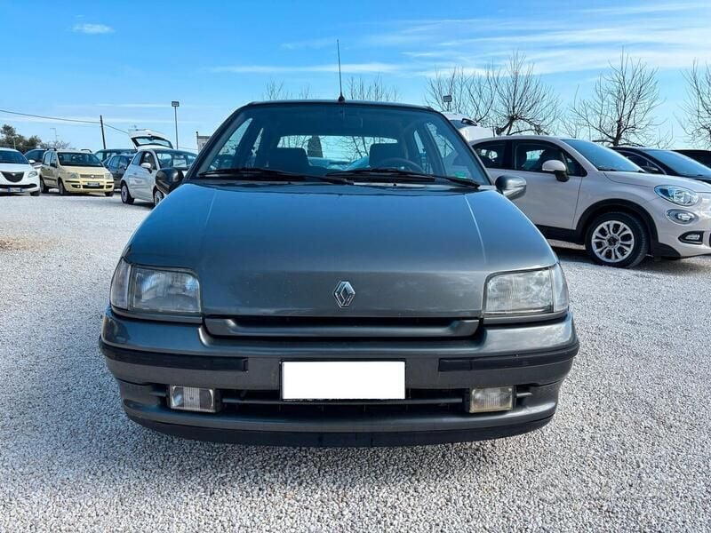 Usata Renault Clio 78 CV (57 kW) 1994 Grigio Berlina