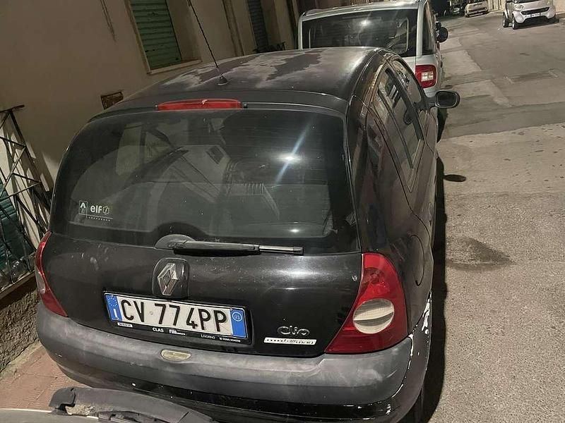 Usata Renault Clio II Authentique 65 CV (47 kW) 2005 Berlina