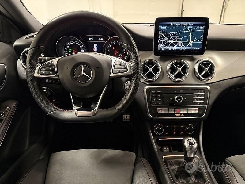 Usata Mercedes GLA200 Premium 156 CV (114 kW) 2018 Nero SUV