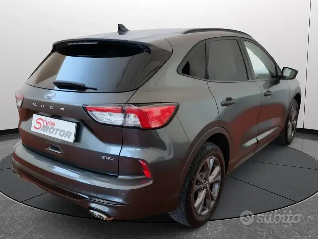 Usata Ford Kuga ST-Line 152 CV (111 kW) 2023 Grigio SUV