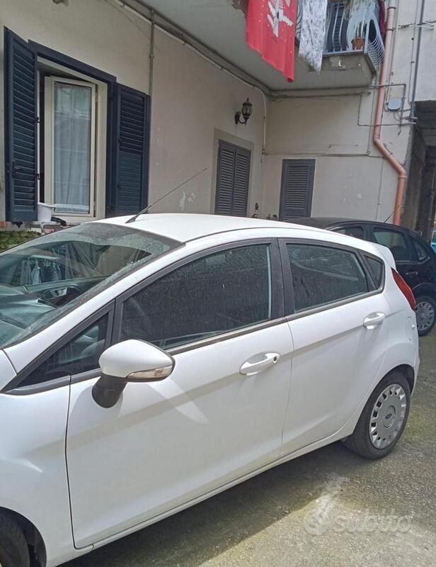 Usata Ford Fiesta 75 CV (55 kW) 2017 Bianco Utilitaria