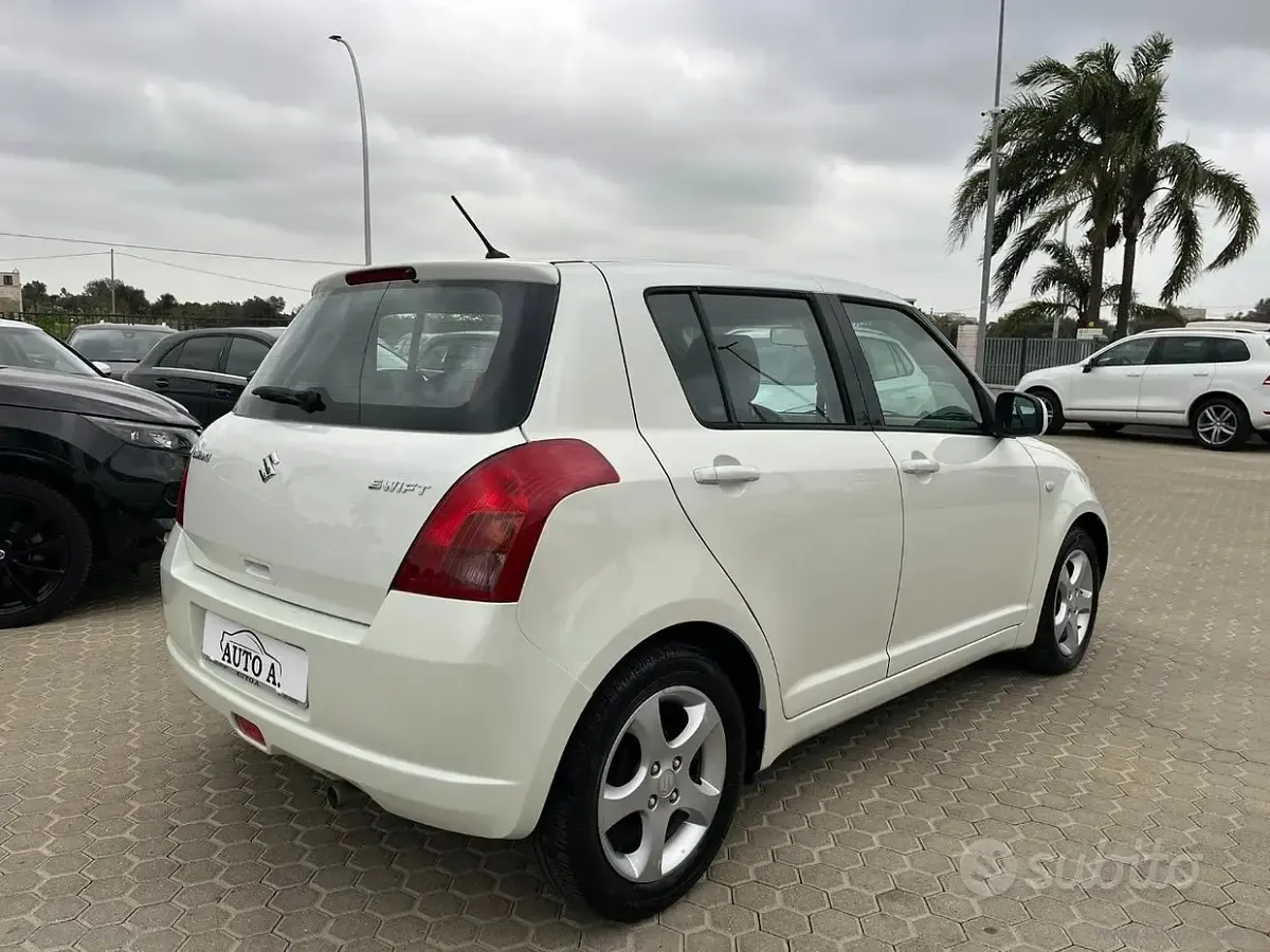 Usata Suzuki Swift GL 68 CV (50 kW) 2007 Bianco Utilitaria