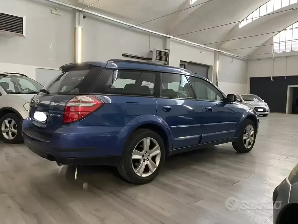 Usata Subaru Outback 165 CV (121 kW) 2007 Blu Station wagon