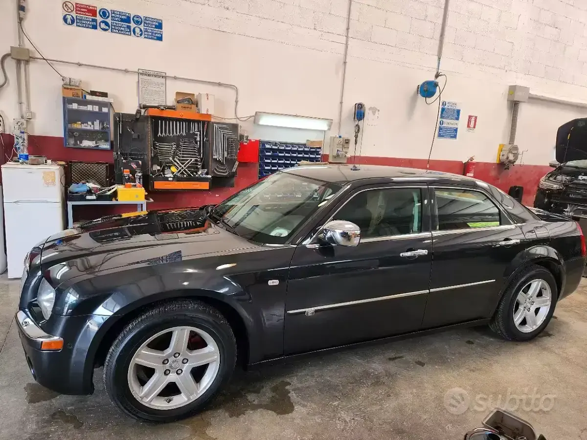 Usata Chrysler 300C 218 CV (160 kW) 2010 Nero Berlina