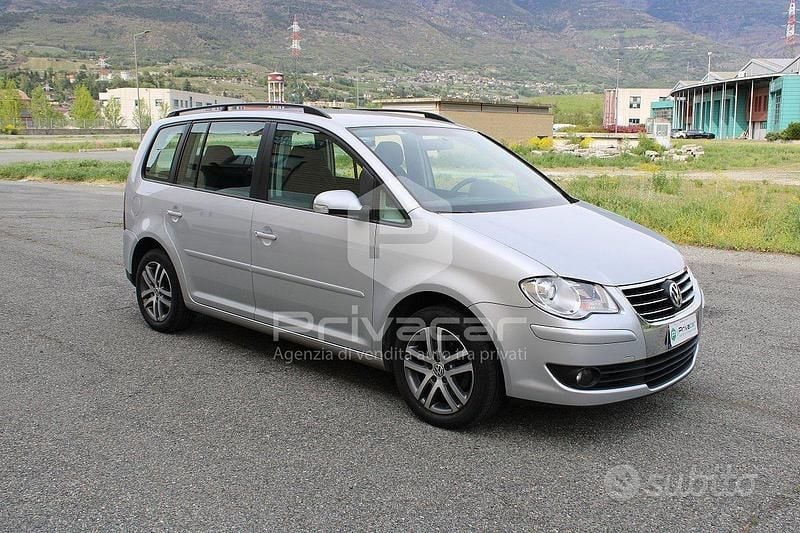 Usata VW Touran Trendline 105 CV (77 kW) 2009 Grigio Monovolume