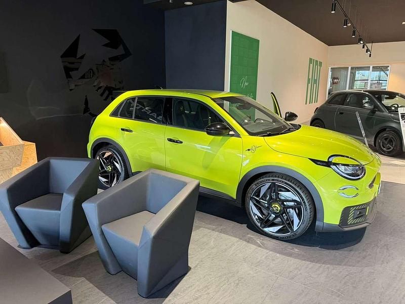 Nuova Abarth 600e Turismo 105 kW (143 CV) 2025 Verde SUV