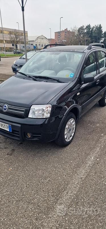 Usata Fiat Panda 4x4 Climbing 60 CV (44 kW) 2004 Nero Utilitaria