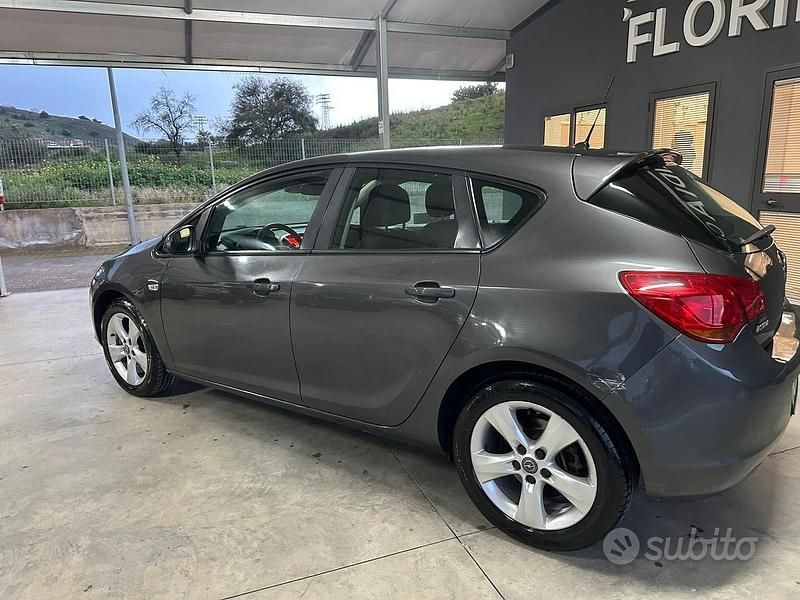 Usata Opel Astra 125 CV (91 kW) 2010 Grigio Station wagon