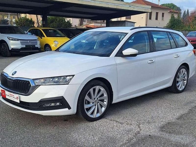 Bianco perla Usata 2021 Skoda Octavia G-TEC Executive Station wagon | 15.000 € (Ottimo prezzo) - Immagine 1/4