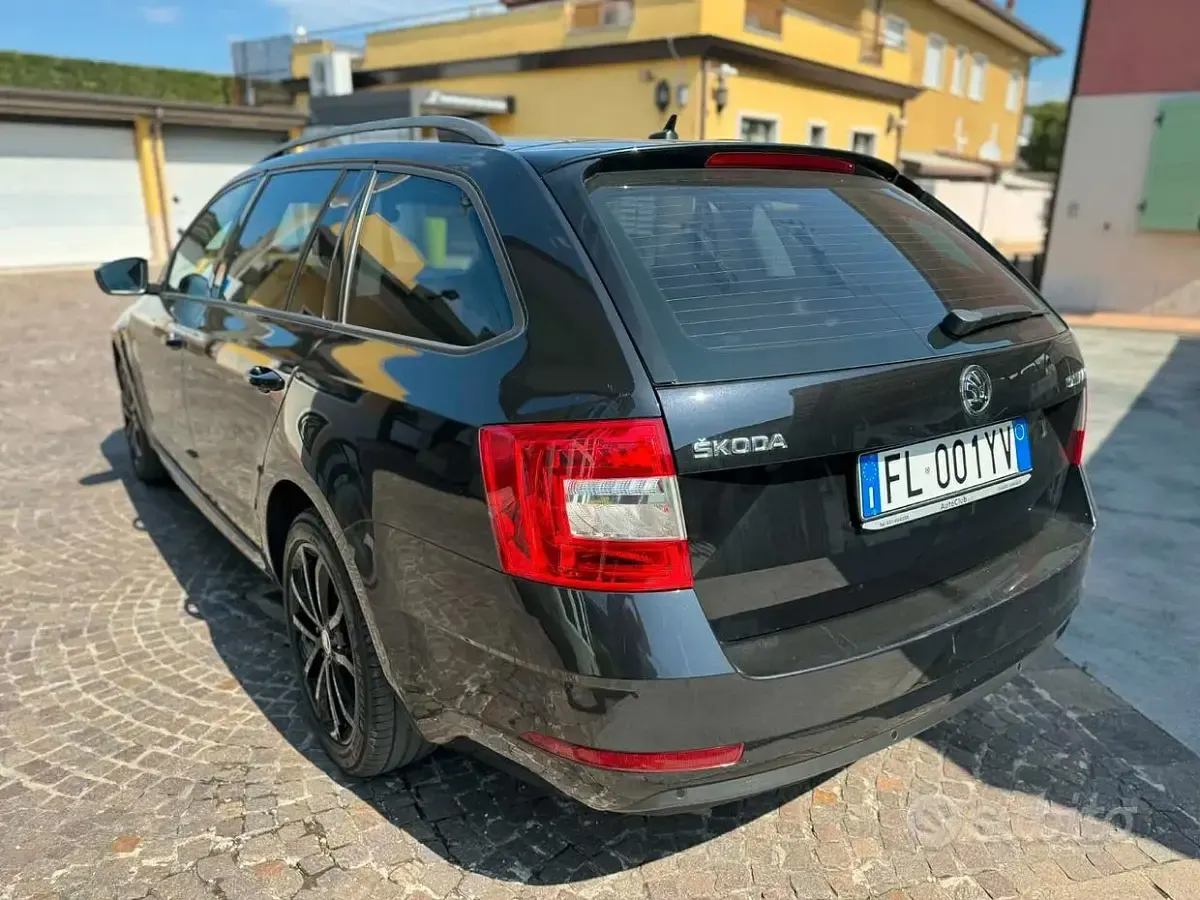 Usata Skoda Octavia Executive 116 CV (85 kW) 2018 Nero Station wagon