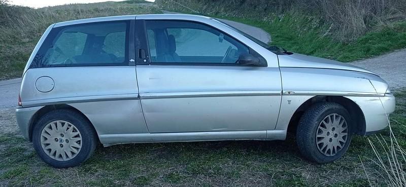 Usata Lancia Ypsilon 60 CV (44 kW) 2003 Utilitaria