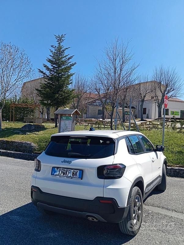 Usata Jeep Avenger 100 CV (73 kW) 2023 Bianco SUV