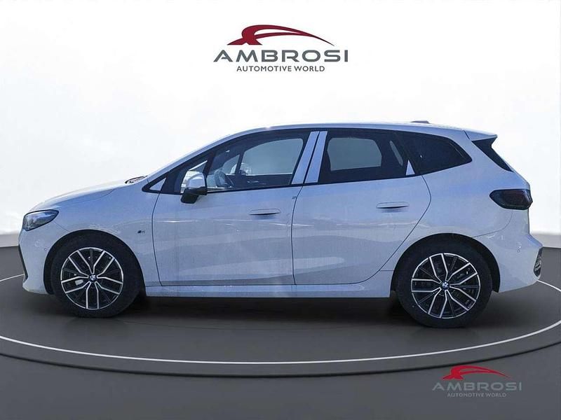 Nuova BMW 220 Active Tourer Comfort Edition 156 CV (114 kW) 2025 Alpin white pastello Monovolume