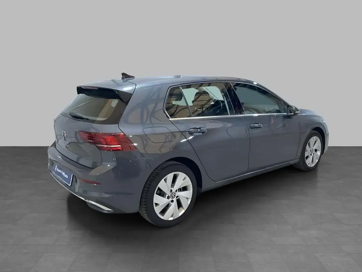 Usata VW Golf VIII Style 150 CV (110 kW) 2025 Dolphin grey metallizzato Berlina