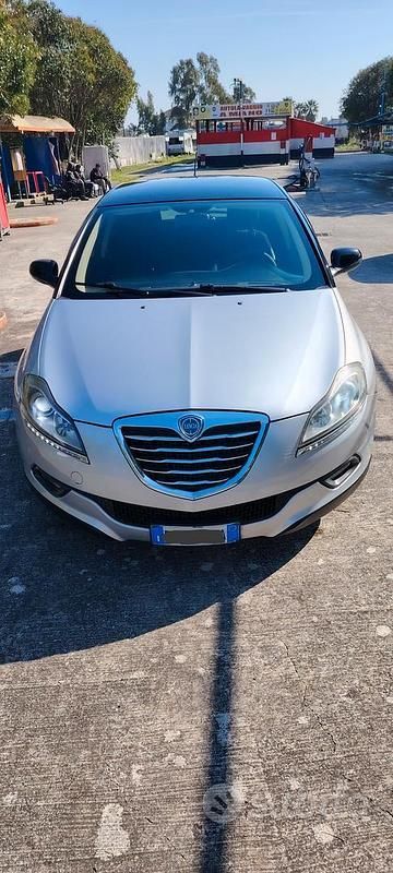 Usata Lancia Delta 105 CV (77 kW) 2012 Grigio Utilitaria