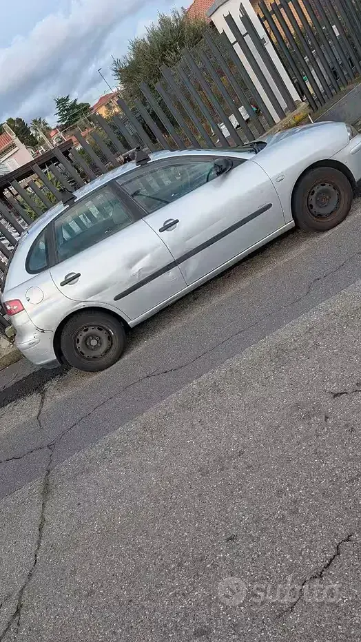 Usata Seat Ibiza 75 CV (55 kW) 2004 Grigio Utilitaria