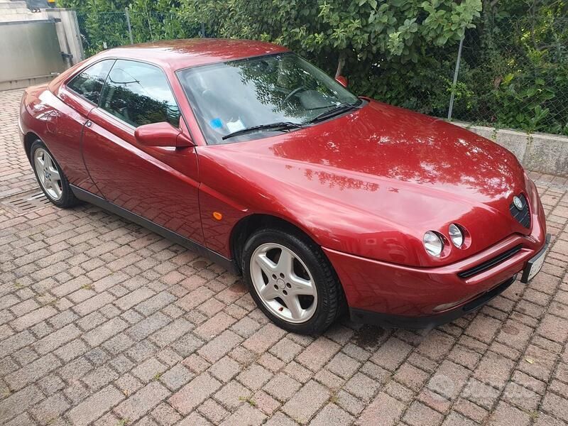Usata Alfa Romeo GTV 150 CV (110 kW) 1995 Rosso Coupé