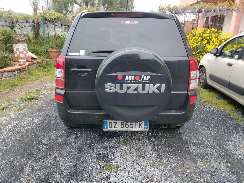 Usata Suzuki Grand Vitara 129 CV (94 kW) 2010 Nero Berlina