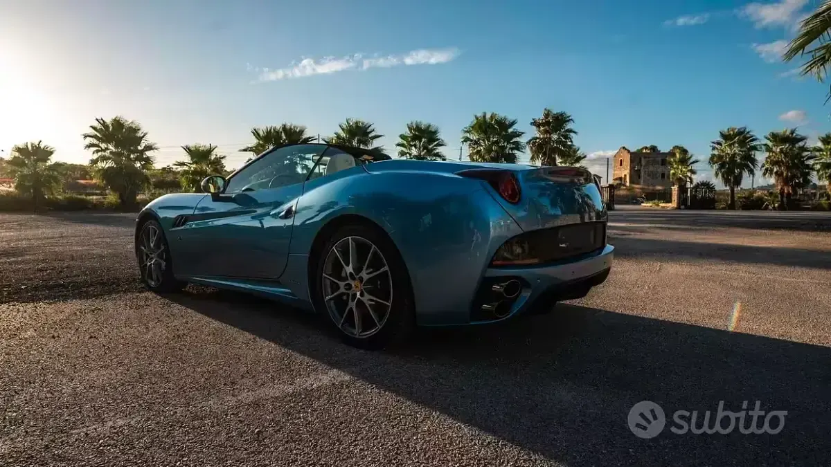Usata Ferrari California 490 CV (360 kW) 2012 Bluazzurro Cabrio