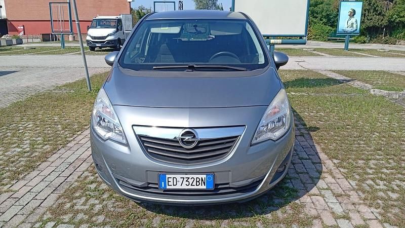 Usata Opel Meriva 95 CV (69 kW) 2011 Grigio Monovolume