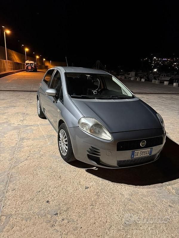 Usata Fiat Grande Punto 90 CV (66 kW) 2008 Grigio Utilitaria