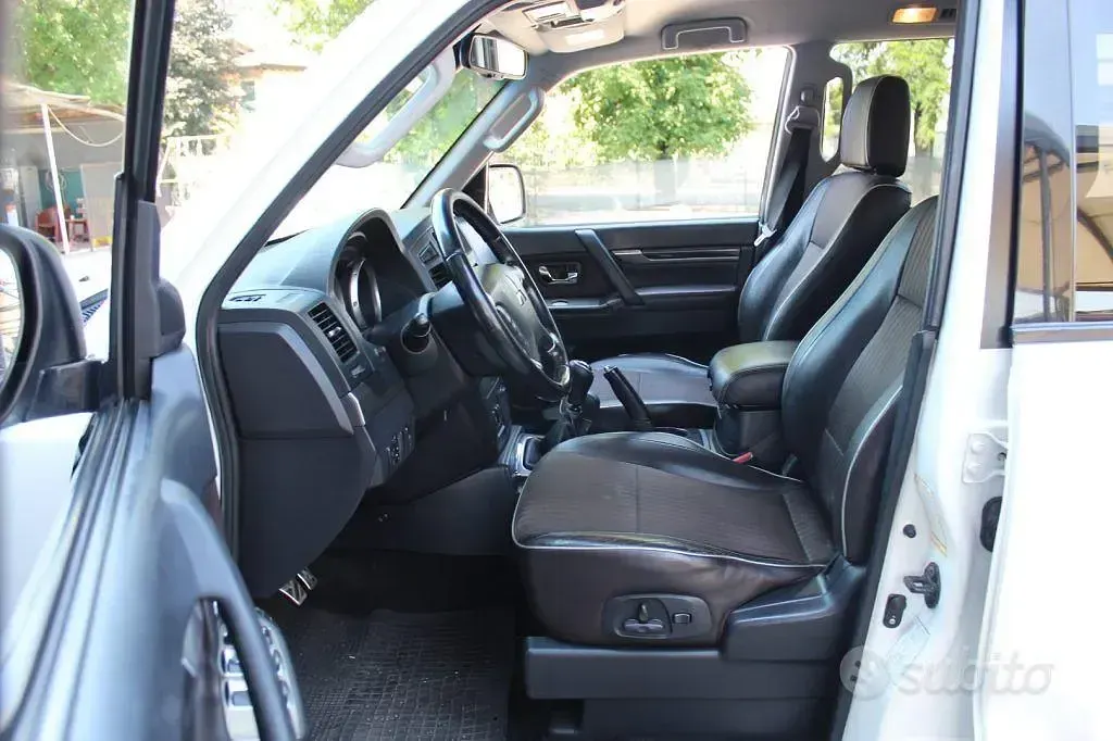 Usata Mitsubishi Pajero Intense 200 CV (147 kW) 2011 Bianco SUV