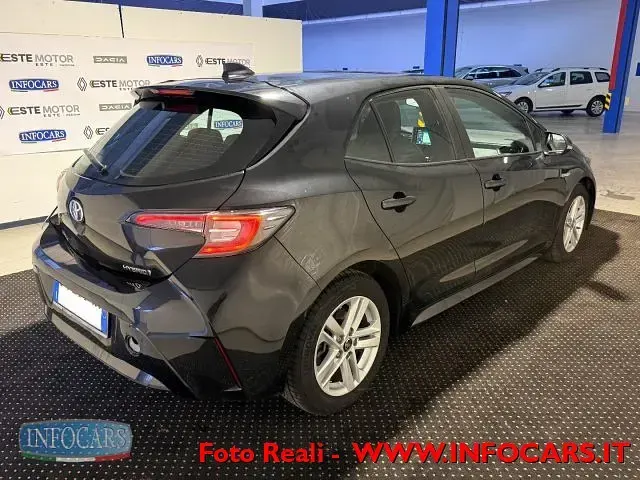 Usata Toyota Corolla Business Edition 98 CV (72 kW) 2022 Nero pastello Berlina