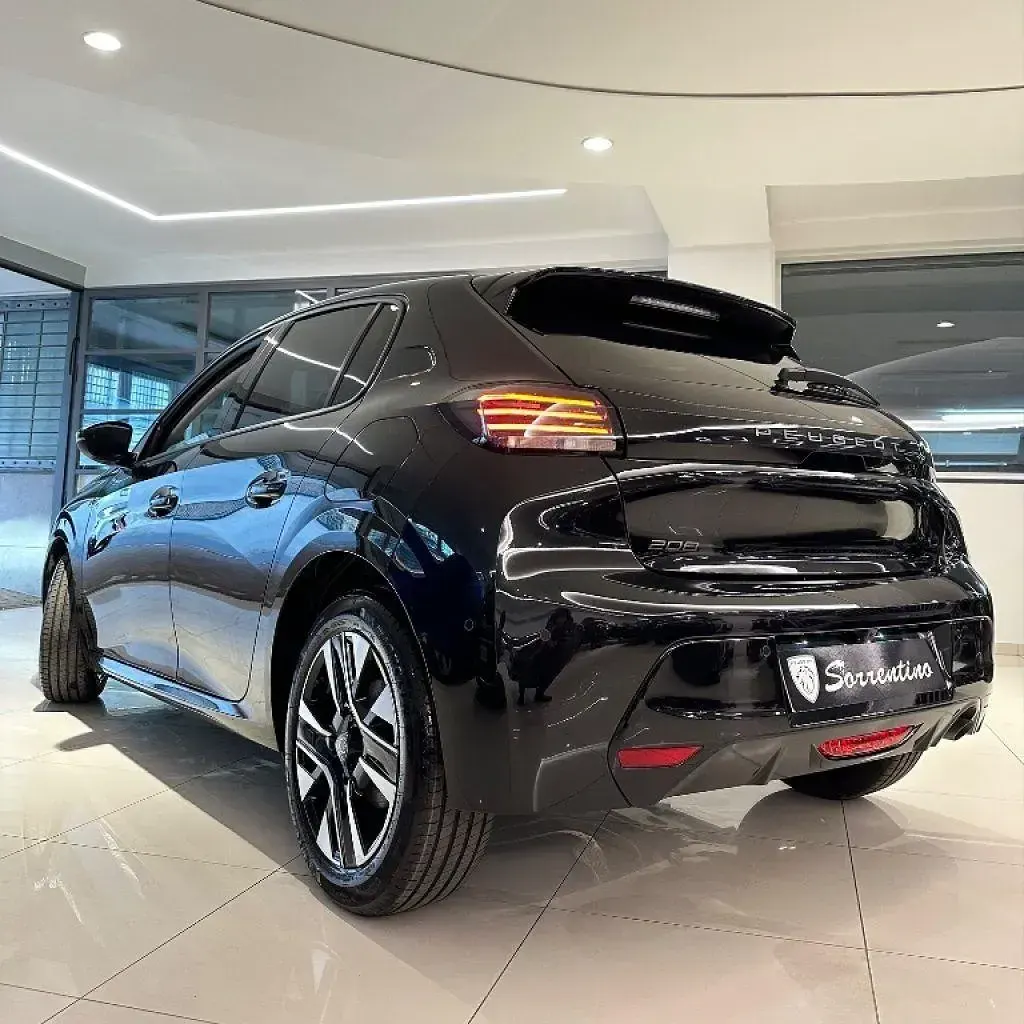 Nuova Peugeot 208 Allure 100 CV (73 kW) 2026 Viola Utilitaria