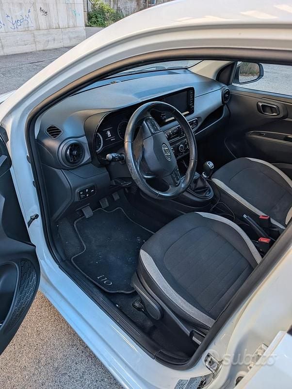 Usata Hyundai i10 Advanced 67 CV (49 kW) 2021 Bianco Utilitaria