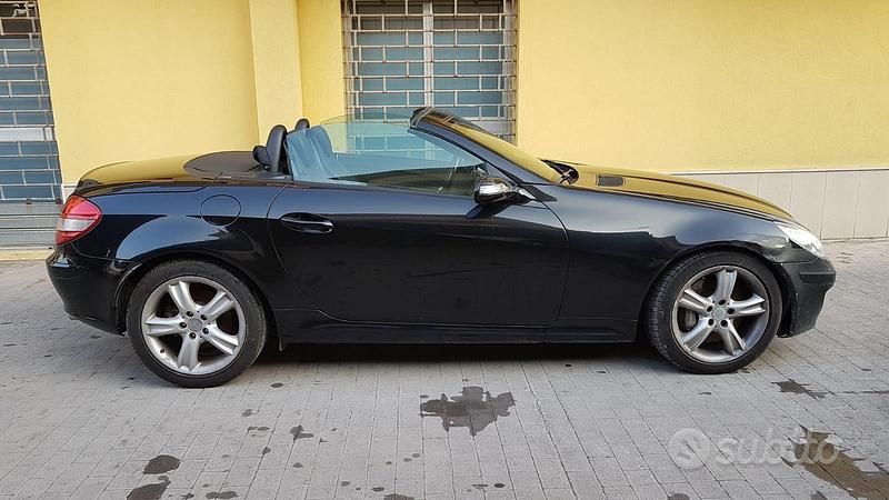 Usata Mercedes SLK350 272 CV (200 kW) 2004 Nero Cabrio